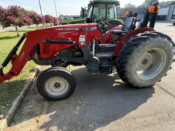 2018 Massey Ferguson 2607H Equipment Image0