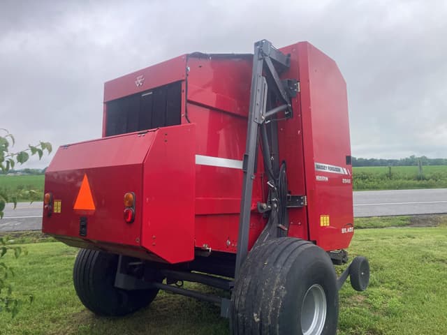 Image of Massey Ferguson 2946 equipment image 4