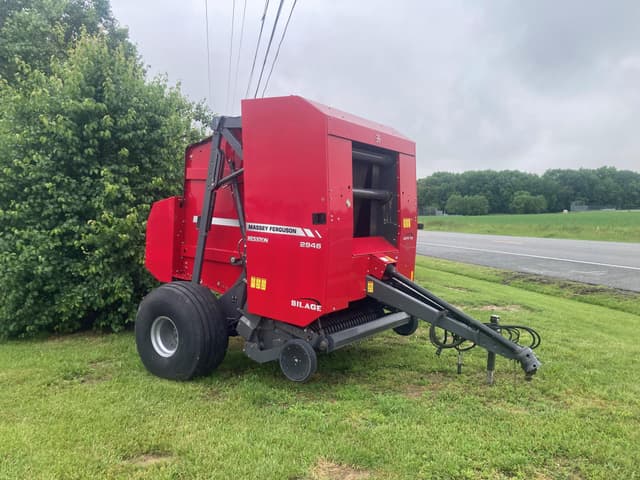 Image of Massey Ferguson 2946 equipment image 1