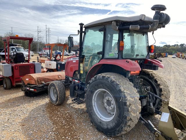 Image of Massey Ferguson 4607M equipment image 2