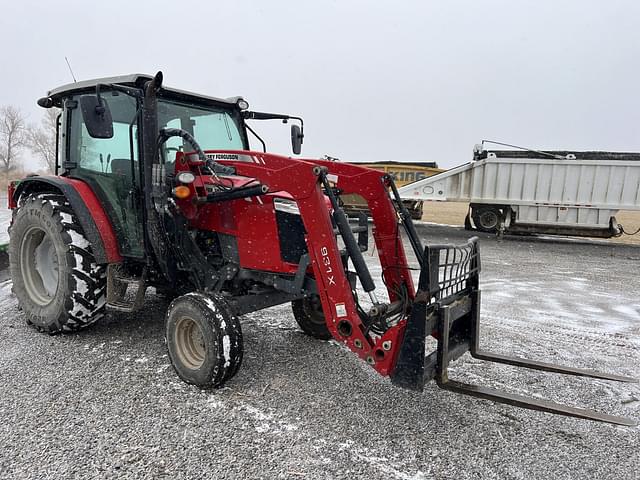 Image of Massey Ferguson 4707 equipment image 2