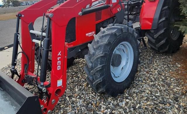 Image of Massey Ferguson 4707 equipment image 1