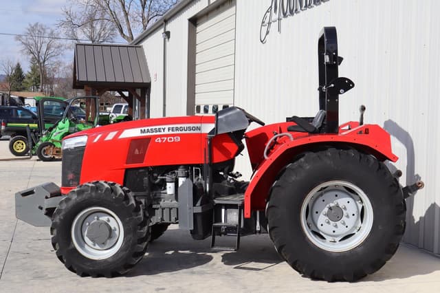 Image of Massey Ferguson 4709 equipment image 4