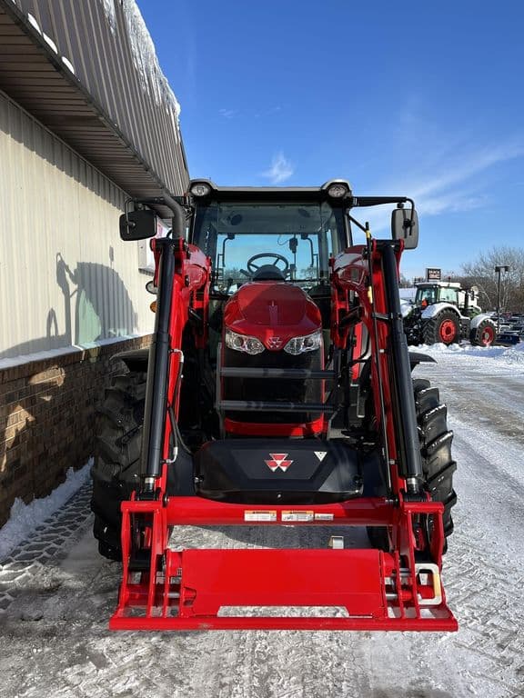 Image of Massey Ferguson 5711 equipment image 3