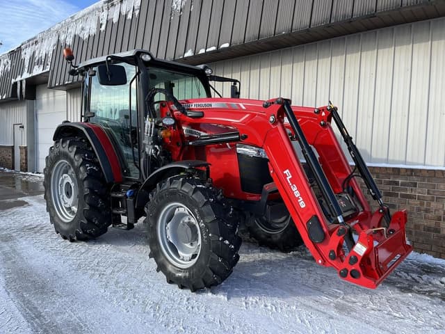 Image of Massey Ferguson 5711 equipment image 2