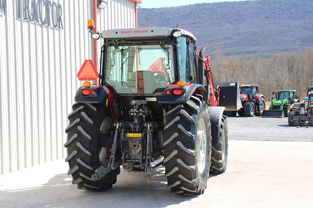 Image of Massey Ferguson 5711 equipment image 4