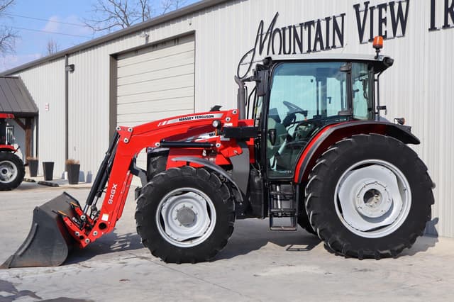 Image of Massey Ferguson 5711 equipment image 4