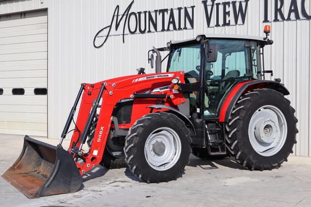 Image of Massey Ferguson 5711 equipment image 3