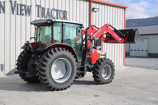 Image of Massey Ferguson 5711 equipment image 4