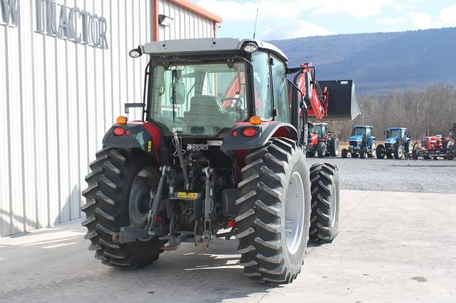 Image of Massey Ferguson 5711 equipment image 3