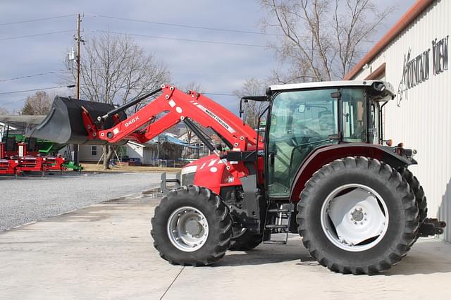 Image of Massey Ferguson 5711 equipment image 1