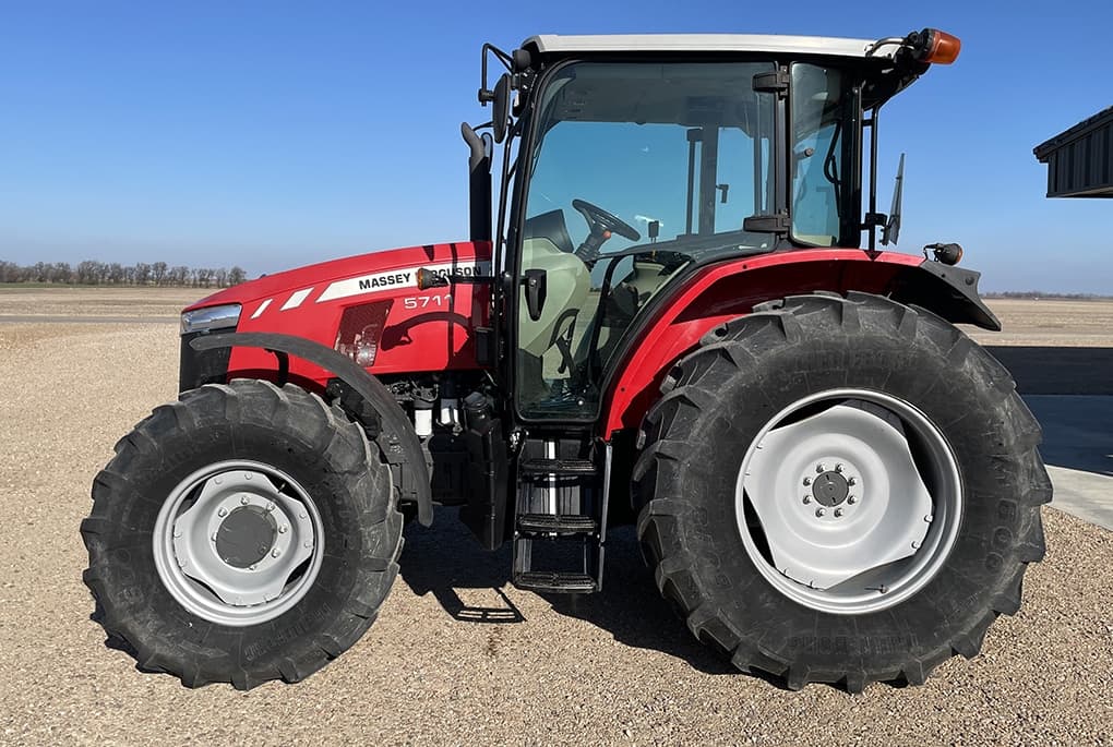 Image of Massey Ferguson 5711 Primary image