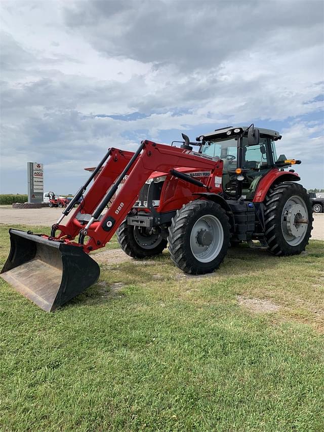 Image of Massey Ferguson 7724 equipment image 1