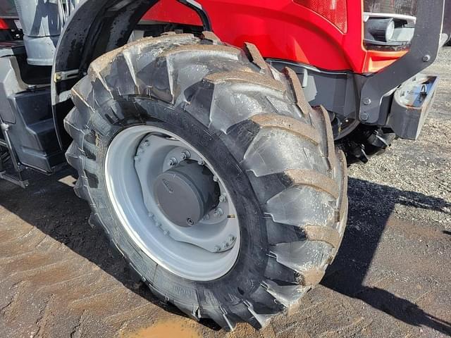 Image of Massey Ferguson 7724S equipment image 4