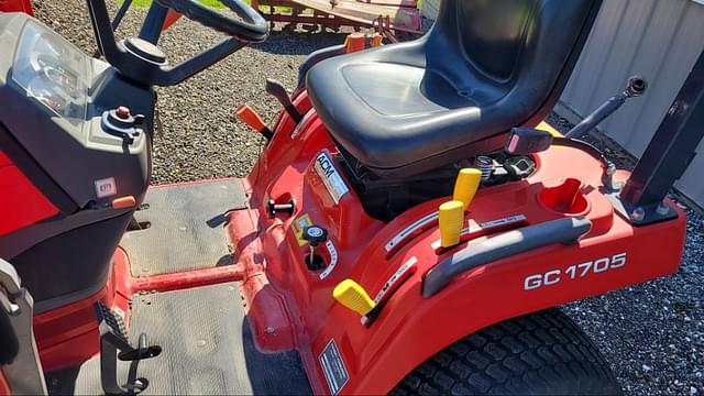 Image of Massey Ferguson GC1705 equipment image 2