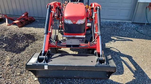 Image of Massey Ferguson GC1705 equipment image 4