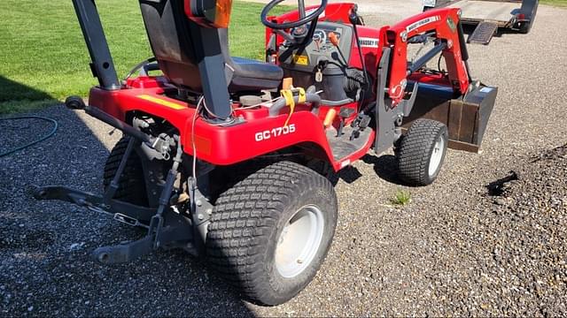 Image of Massey Ferguson GC1705 equipment image 2