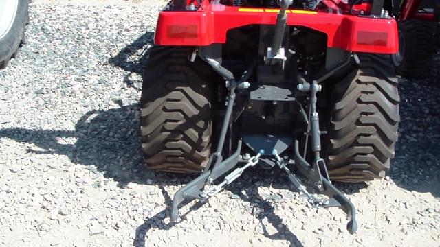 Image of Massey Ferguson GC1705 equipment image 2