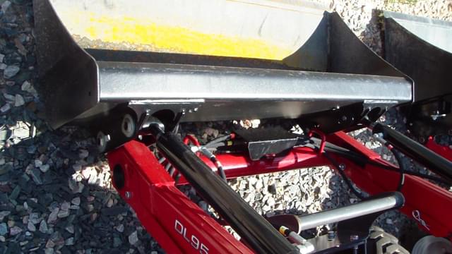 Image of Massey Ferguson GC1705 equipment image 1