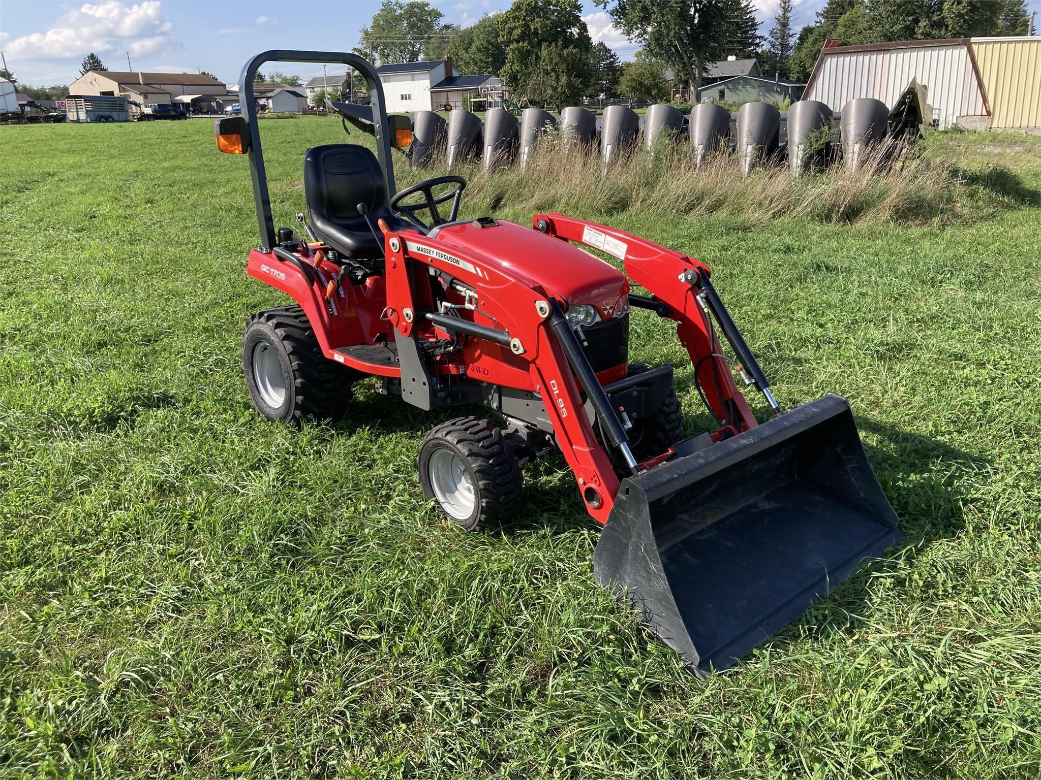 2018 Massey Ferguson GC1705 Equipment Image0