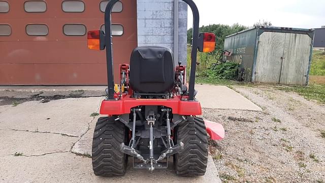 Image of Massey Ferguson GC1705 equipment image 2