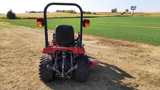 Image of Massey Ferguson GC1705 equipment image 4