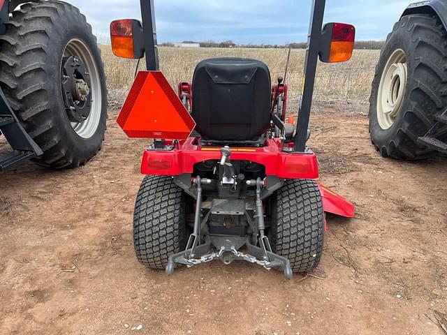 Image of Massey Ferguson GC1705 equipment image 3