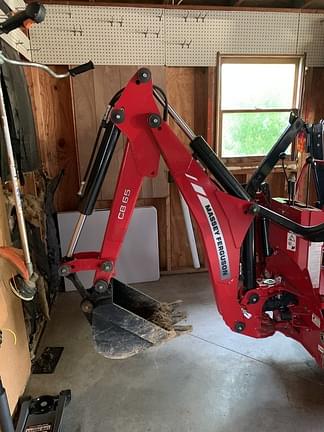 Image of Massey Ferguson GC1710 equipment image 4