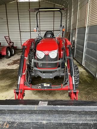 Image of Massey Ferguson 2706E equipment image 2