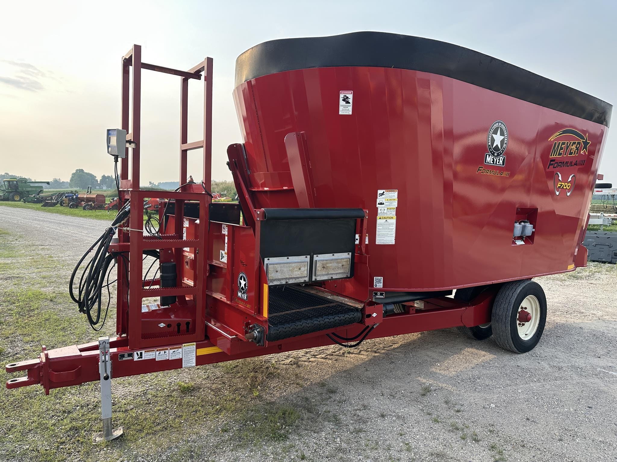 Main image Meyer F700