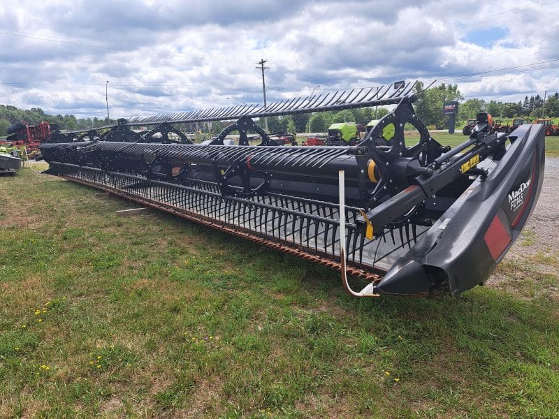 2018 MacDon FD145 Equipment Image0