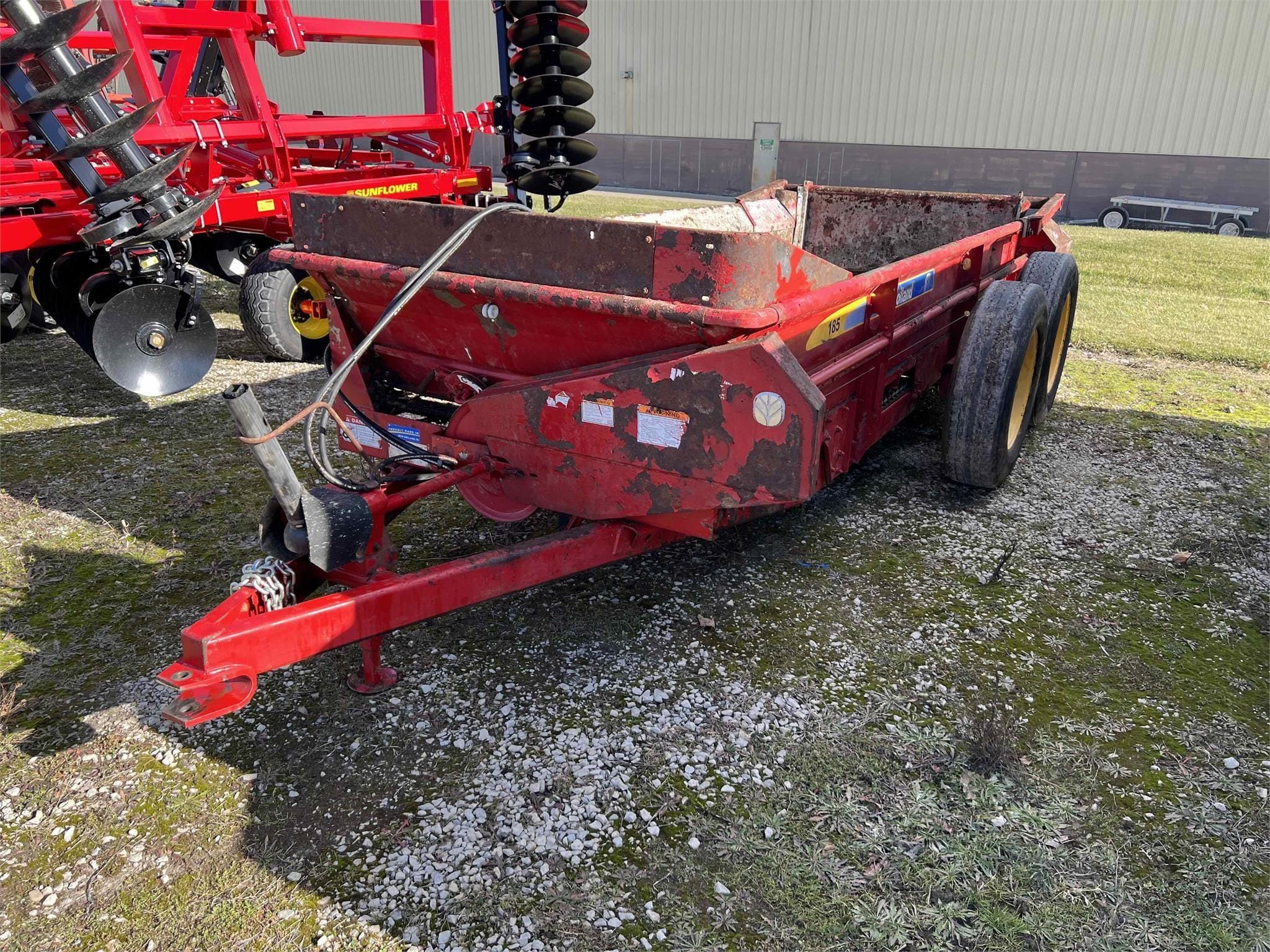 2018 New Holland 185 Equipment Image0