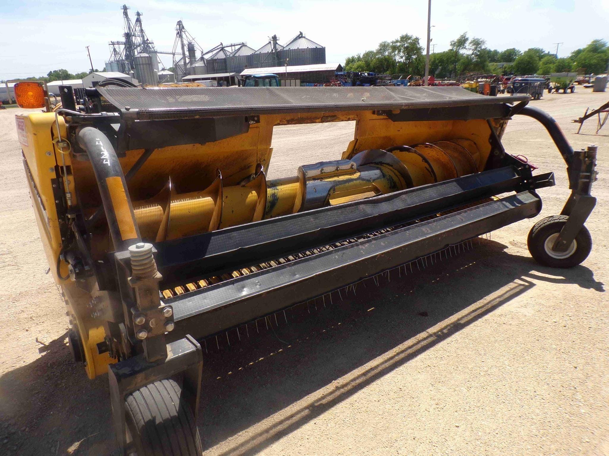 2018 New Holland 380FP Equipment Image0
