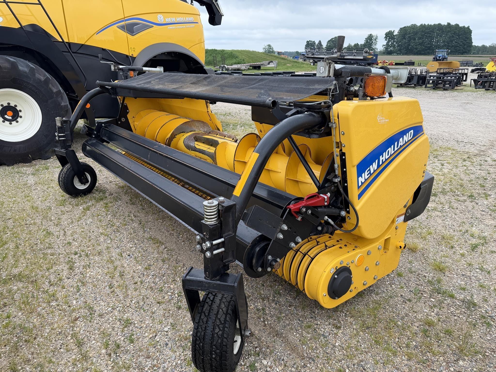 2018 New Holland 380FPA Equipment Image0