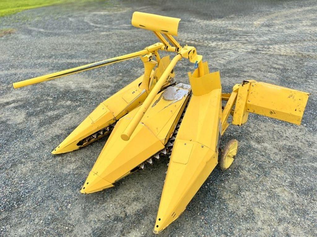 Image of New Holland 824 Primary image
