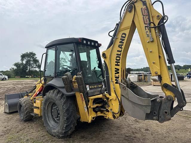 Image of New Holland B95C equipment image 4