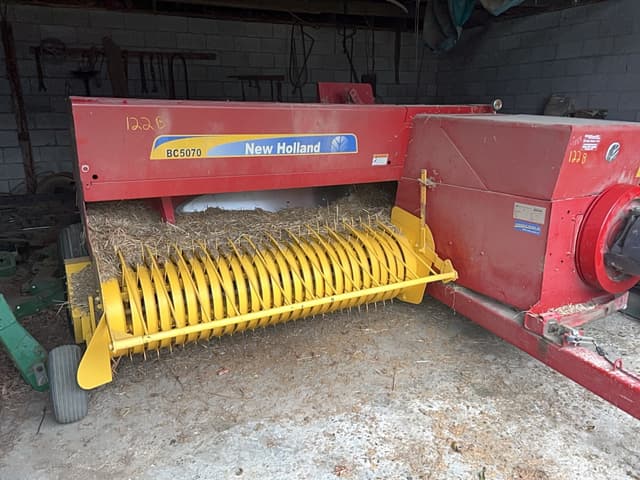 Image of New Holland BC5070 equipment image 2
