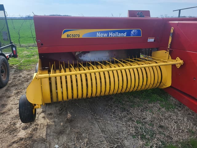 Image of New Holland BC5070 equipment image 2