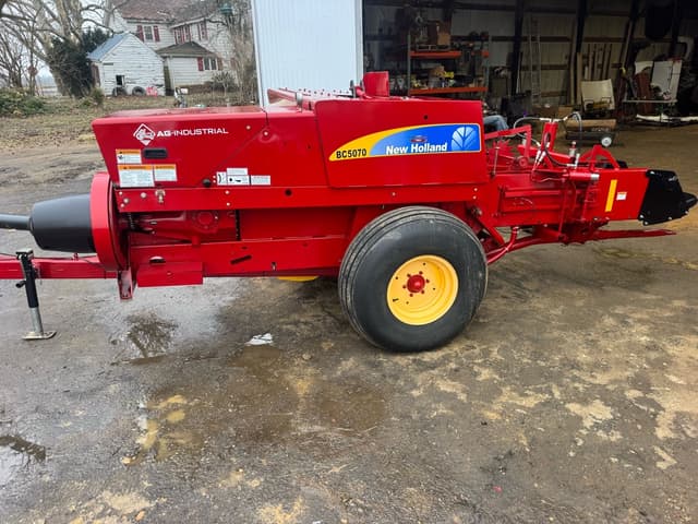 Image of New Holland BC5070 equipment image 2