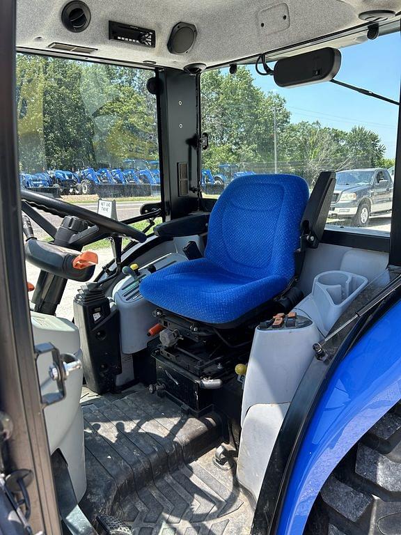 Image of New Holland Boomer 54D equipment image 4