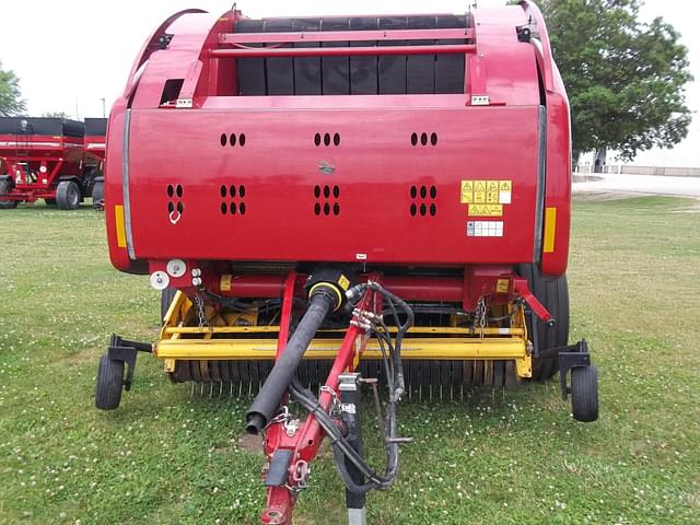 Image of New Holland RB560 Specialty Crop equipment image 2