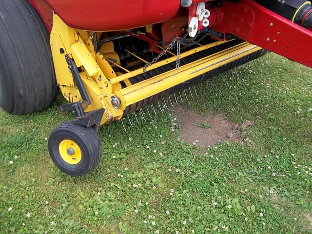 Image of New Holland RB560 Specialty Crop equipment image 4