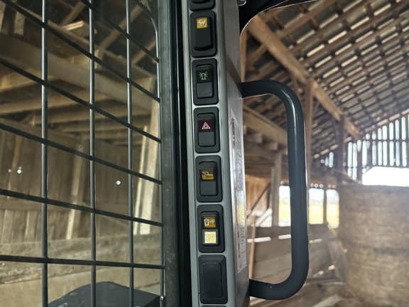 Image of New Holland C232 equipment image 4