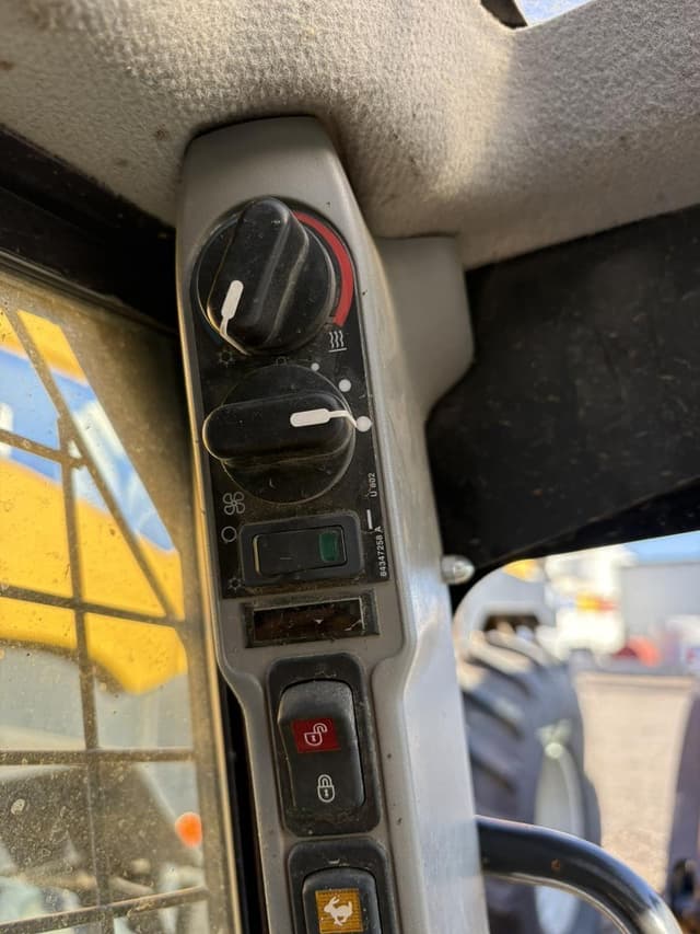 Image of New Holland C232 equipment image 4