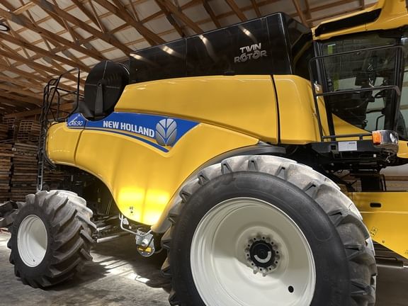 2018 New Holland CR6.90 Equipment Image0