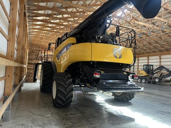 Image of New Holland CR6.90 equipment image 2