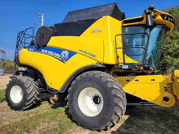 Image of New Holland CR6.90 equipment image 1