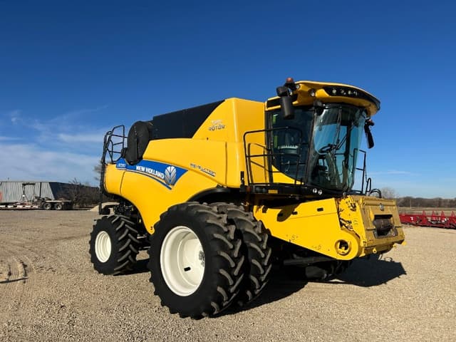 Image of New Holland CR7.90 equipment image 1