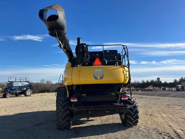 Image of New Holland CR7.90 equipment image 3