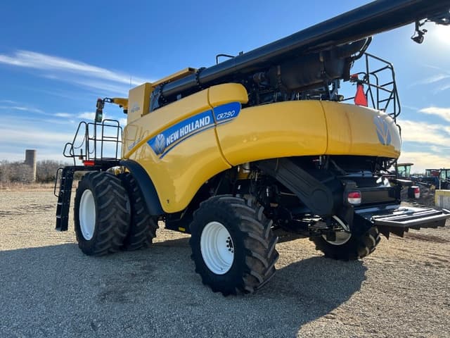 Image of New Holland CR7.90 equipment image 4